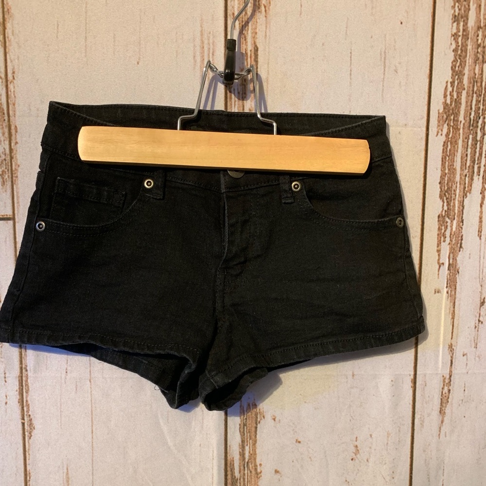 Forever 21 Black denim shorts size 25